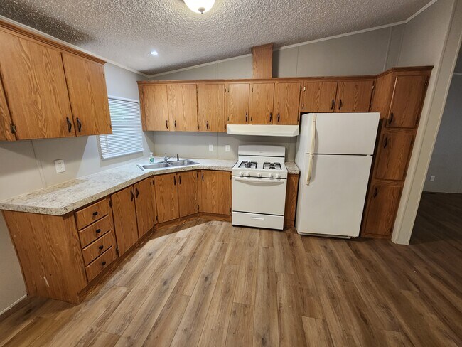 Cocina - 319 Rahm St