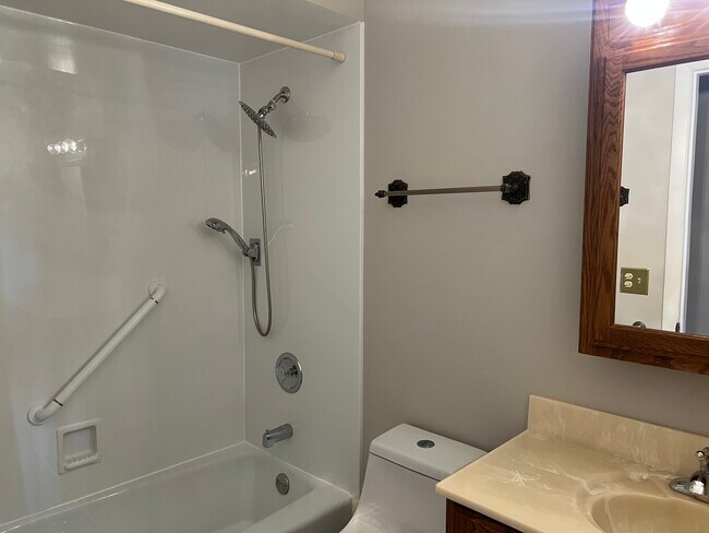 Foto del edificio - 2653 N Bradford Dr