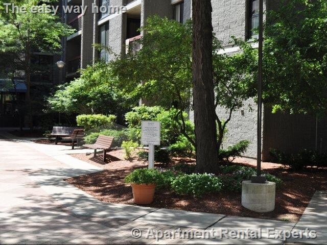 Primary Photo - 820 Memorial Dr