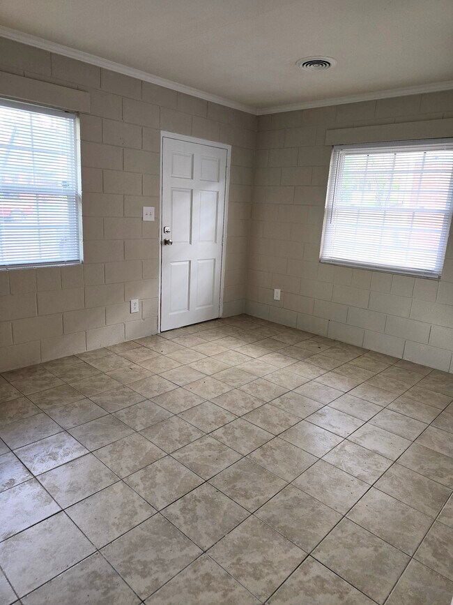 Foto del edificio - 830 E Lenoir St