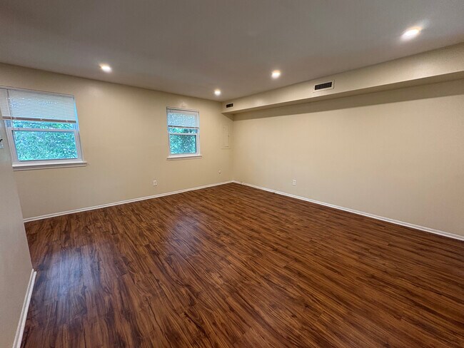 Living Room - 1115 Thomas Rd