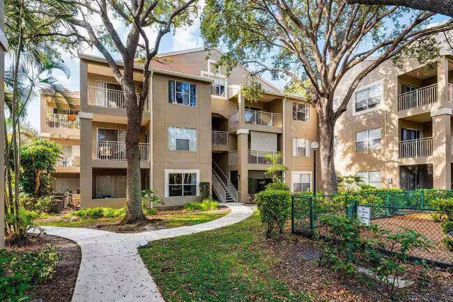 Foto principal - 1780 Palm Cove Blvd
