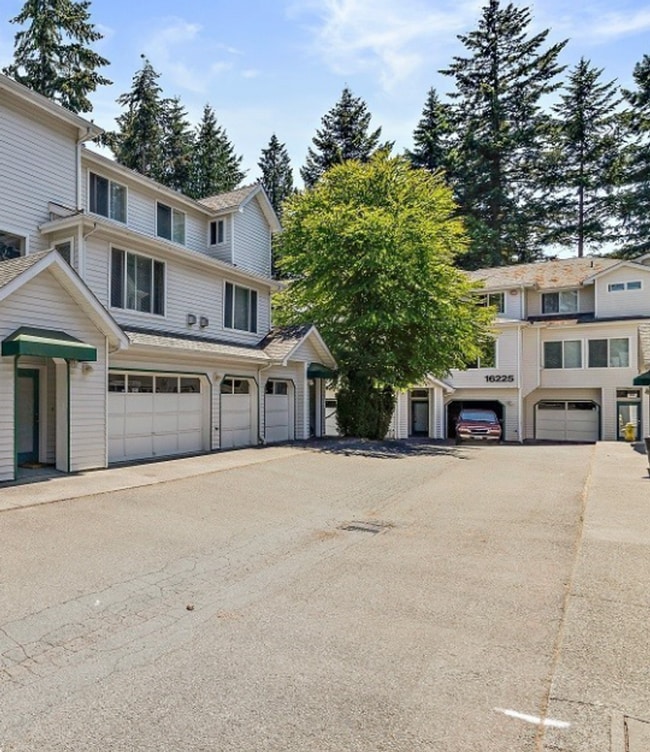 Building Photo - 16227 Northup Way