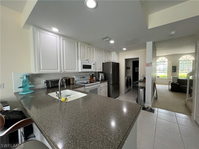 Building Photo - 6024 Towncenter Cir