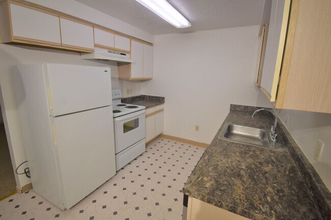 Foto del edificio - 3-Bedroom, 1-Bathroom Apartment in the Hea...