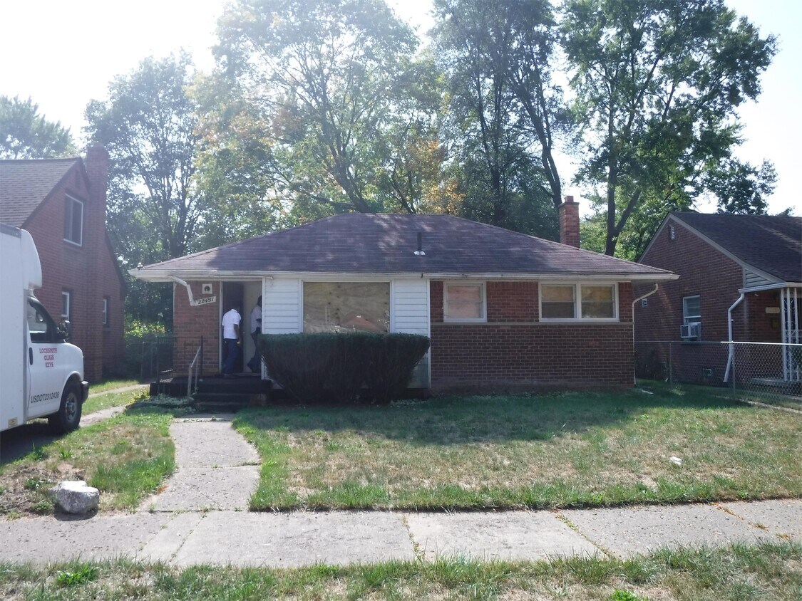 22431 Lyndon St, Detroit, MI 48223 House Rental in Detroit, MI