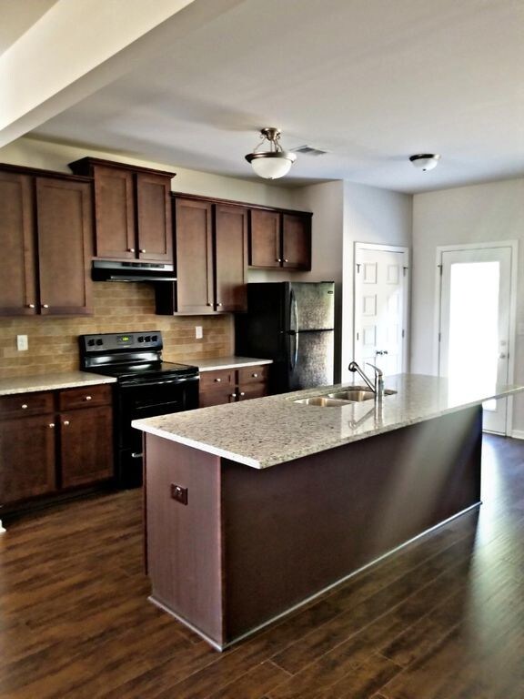 Building Photo - 116 Daisy Cir