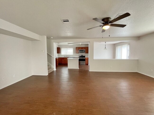 Foto del edificio - 2 Story Home in Great Location!