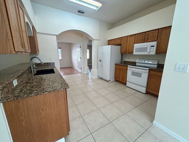 Building Photo - 18138 Sandy Pointe Dr
