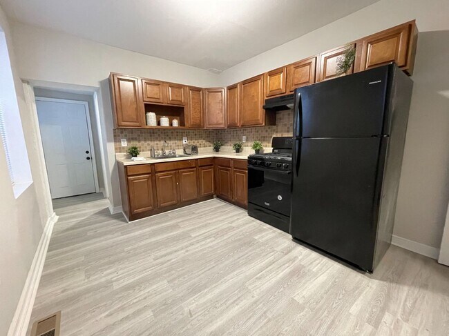 Kitchen - 4917 Olive St