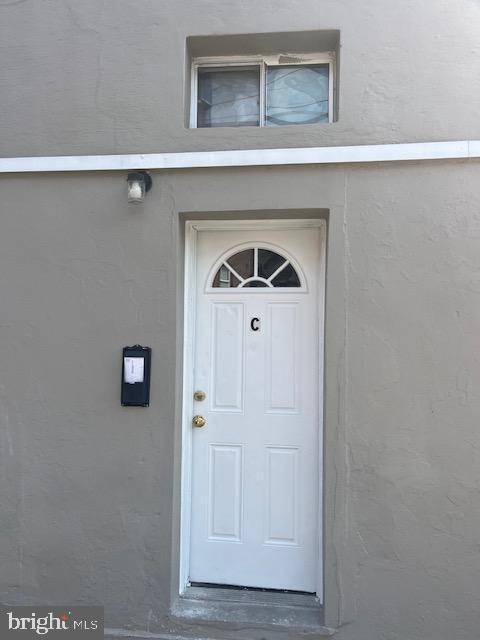 Primary Photo - 467 W Queen Ln