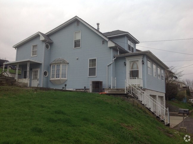 Building Photo - 384 Gilmore St