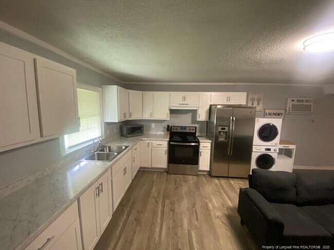 Building Photo - 3250 Willard Dr