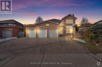 Building Photo - 2227 Rodick Rd