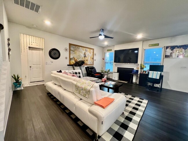 Foto del edificio - 1404 Reidhaven St