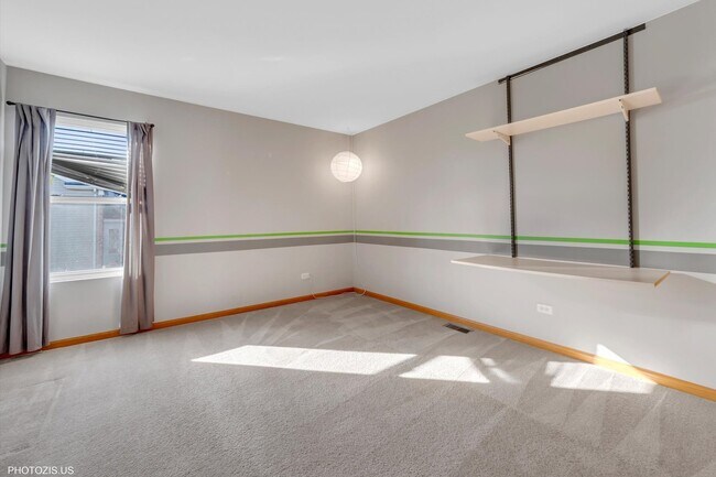 Foto del edificio - 24525 Champion Dr