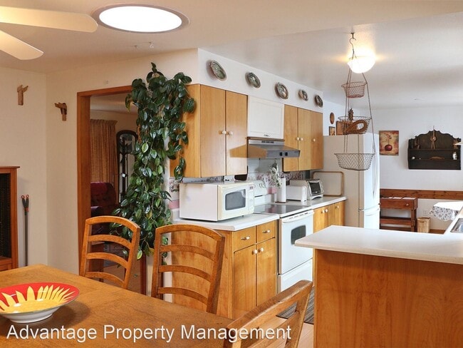 Building Photo - 2 br, 1.5 bath House - 2545 SE Ryan Street