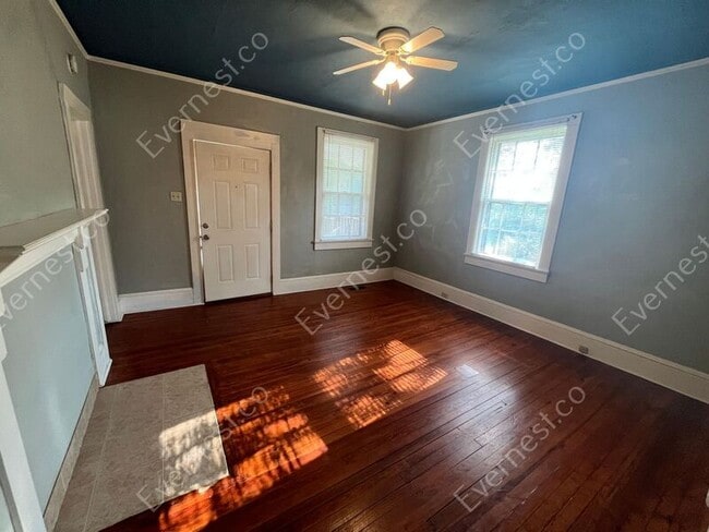 Foto del edificio - 208 W 9th St