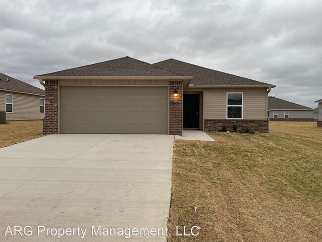 Building Photo - 3 br, 2 bath House - 3301 E Jacob Lane