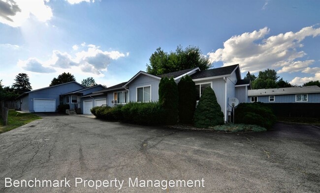 Building Photo - 2 br, 1 bath House - 931 Spruce Court #B
