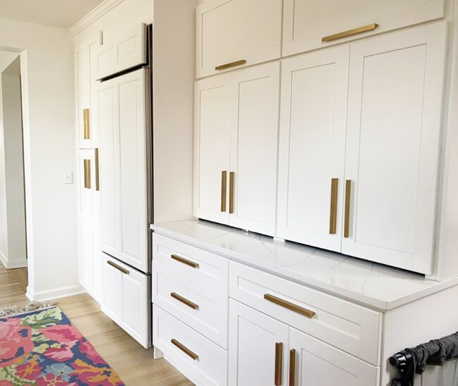 Foto del edificio - 6120 N Kent Ave