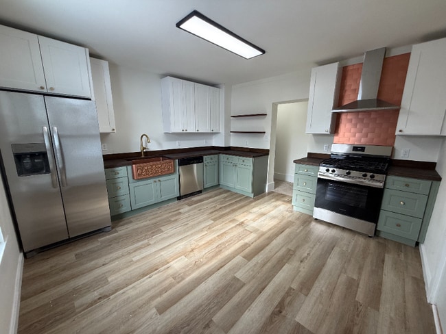 Building Photo - 1101 Stoughton Ave