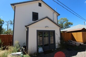 Building Photo - 908 1/2 N Humphreys St
