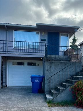 Building Photo - Darling Fully Remodeled Two Bedroom with G...