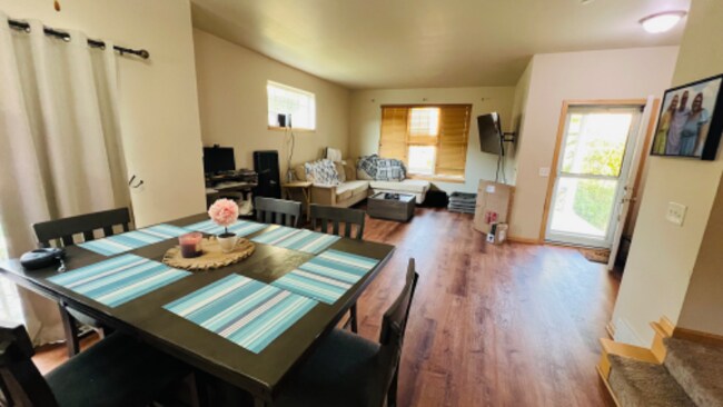Building Photo - 8862 Sunstone Ln