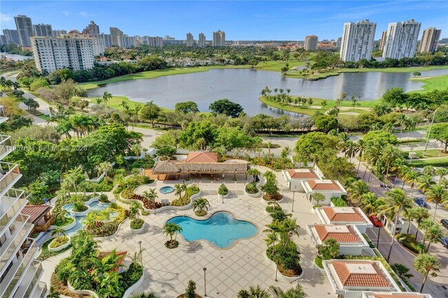 Foto del edificio - 20281 E Country Club Dr