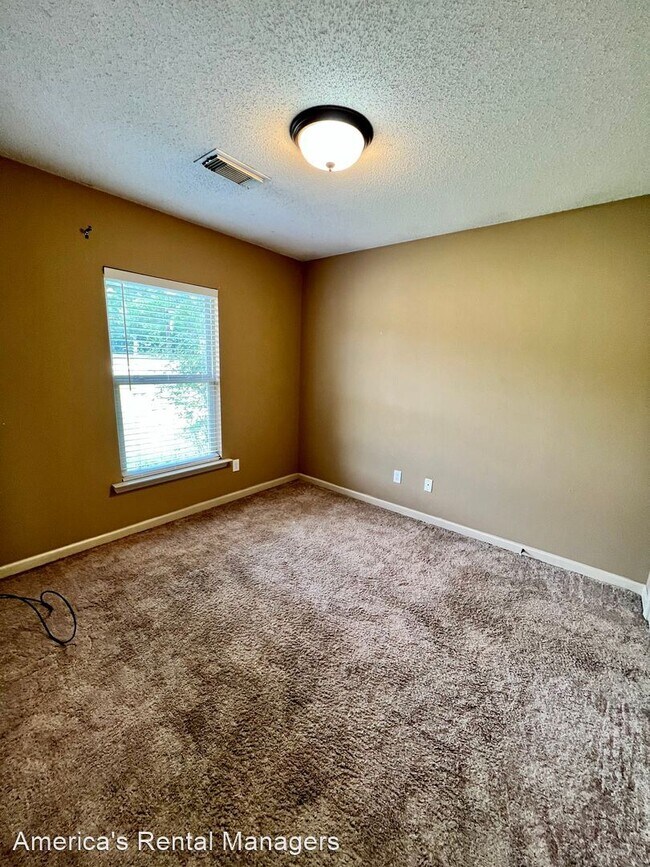 Building Photo - 3 br, 2 bath House - 7431 Huntland Drive