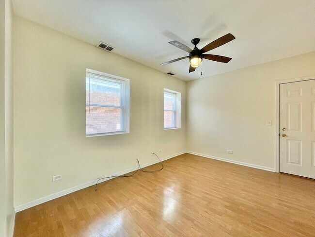 Foto del edificio - 3443 S Union Ave