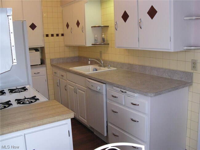 Foto del edificio - 2315 Warrensville Center Rd