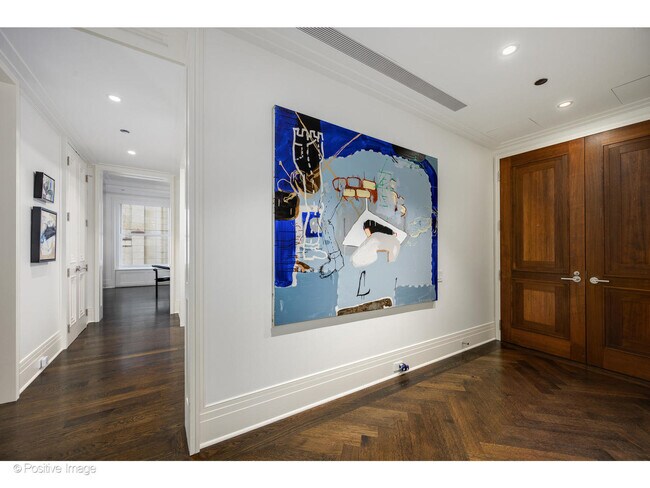 Foto del edificio - 159 E Walton Pl