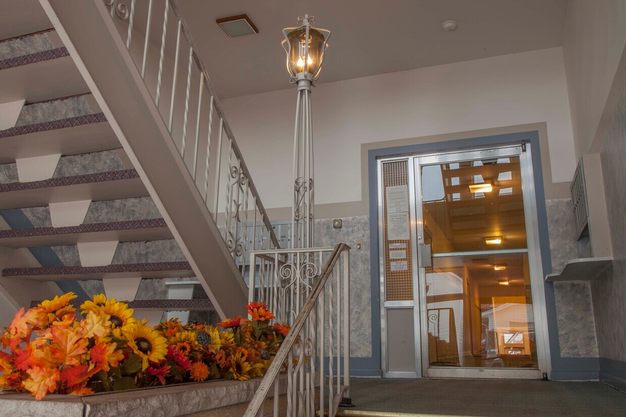 Foto principal - 223 W Ridge St