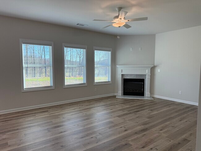 Foto del edificio - 401 Fox Crk Dr