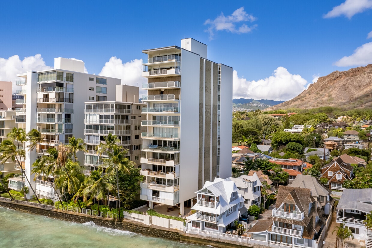 Primary Photo - 3019 Kalakaua Ave