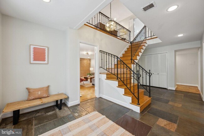 Foto del edificio - 9601 Barroll Ln