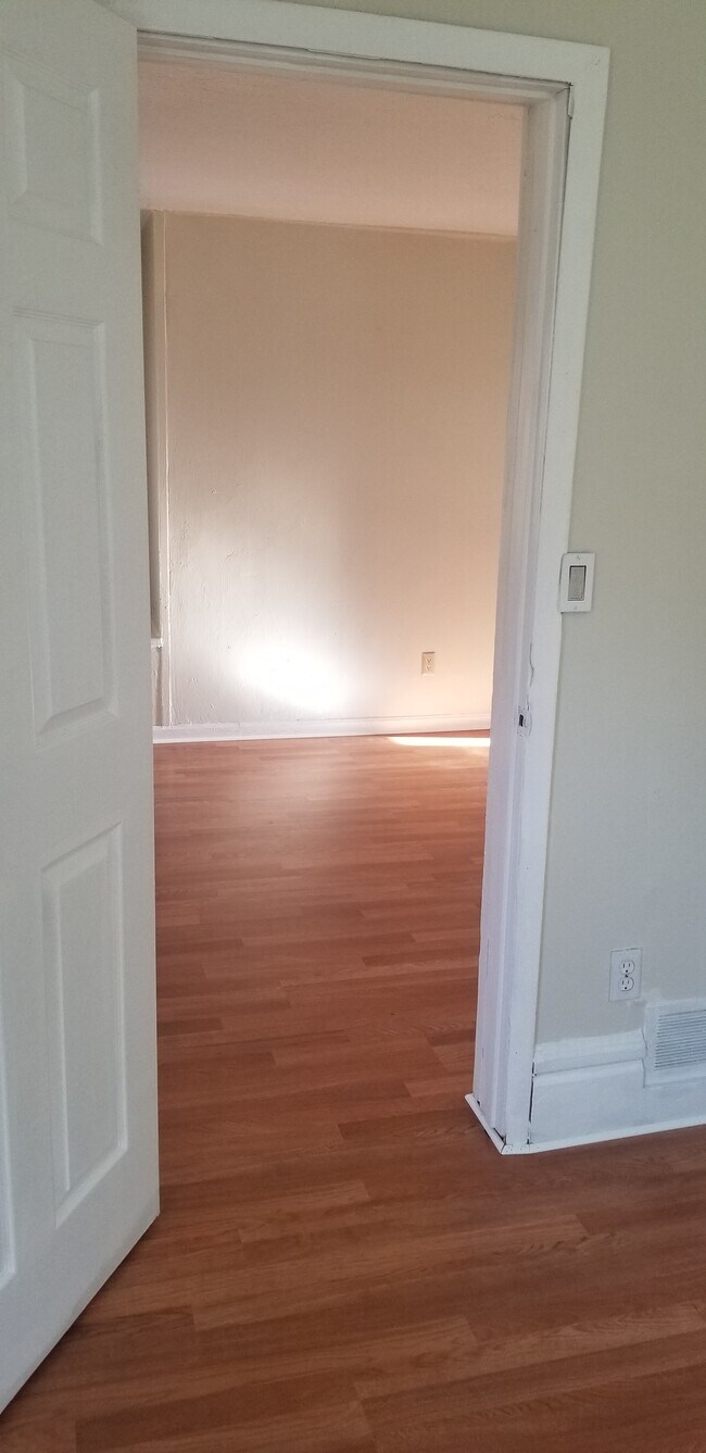 Looking into Living Room - 928 Bye St