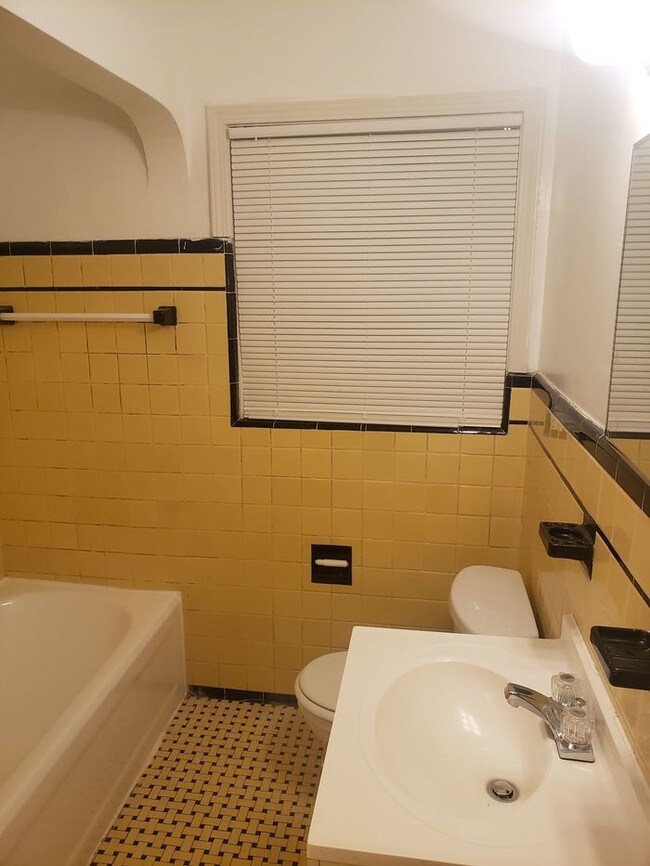 Foto del edificio - Large 3 bedroom Bungalow