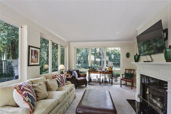 Foto del edificio - 447 Valley Rd NW