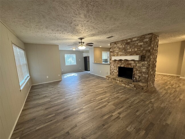 Building Photo - 3214 Three Pines Dr