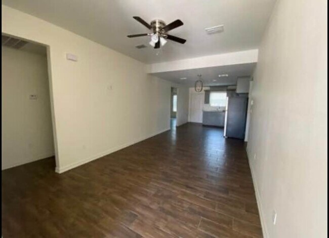 Foto del edificio - 117 E Bell Ave
