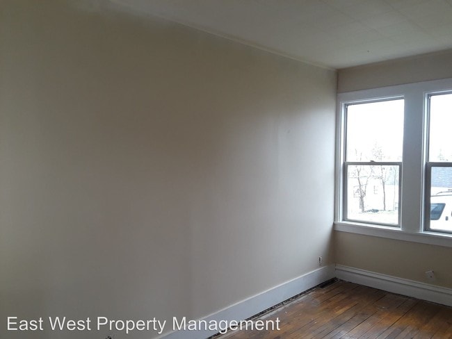 Building Photo - 732 N 23rd Ave W