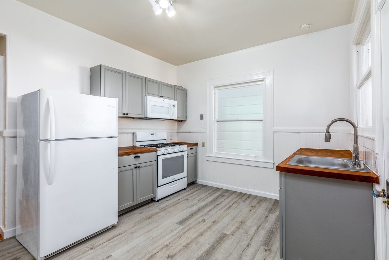 Primary Photo - Outside Leasing - 1035-1039A Sanchez Street