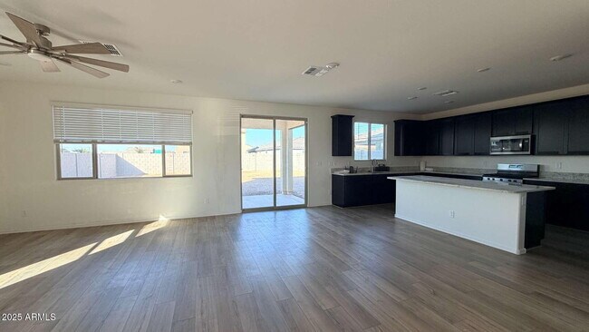 Building Photo - 36658 W San Alvarez Ave