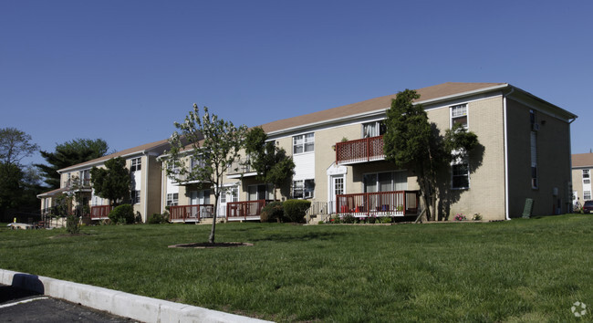 Building Photo - Continental Gardens