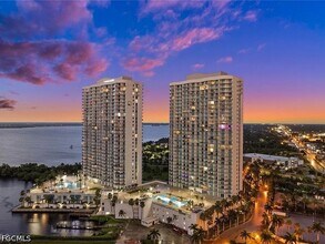 Building Photo - 3000 Oasis Grand Blvd