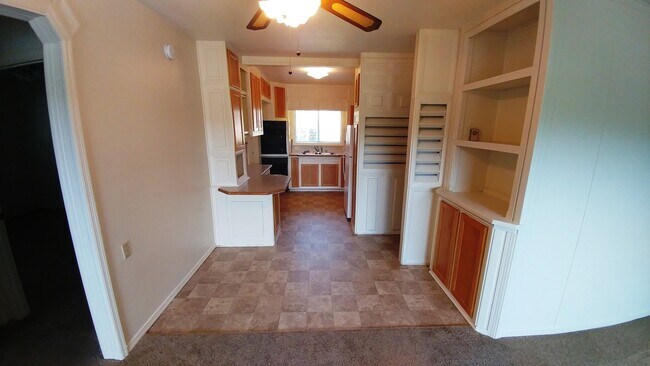 Building Photo - Comfortable 3/Bed-2 Bath Home with a Deck and Fenced Backyard