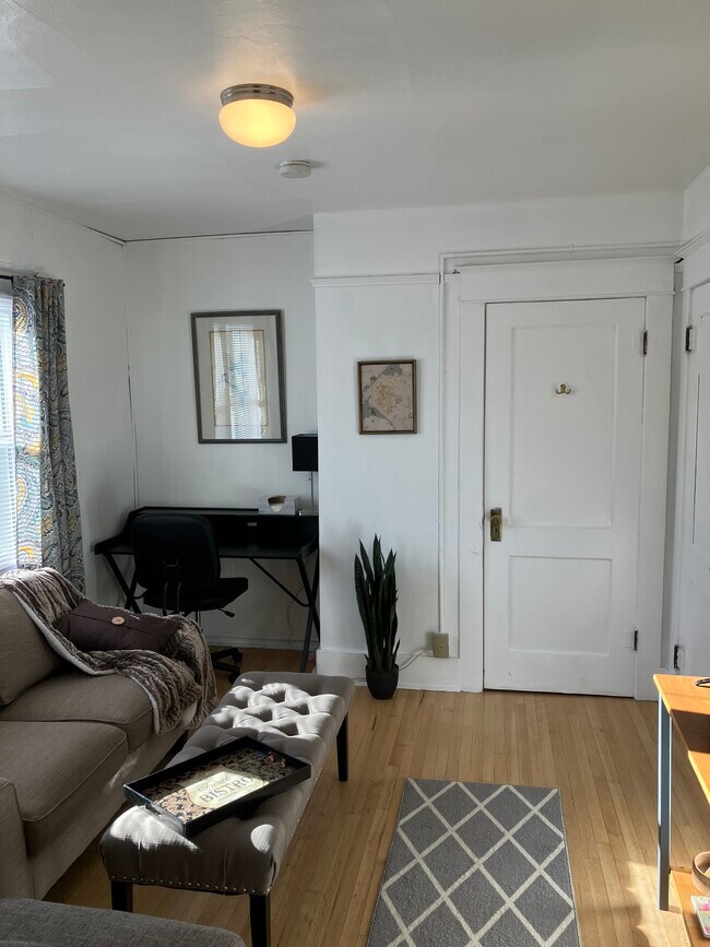 Building Photo - 856 E Carter St